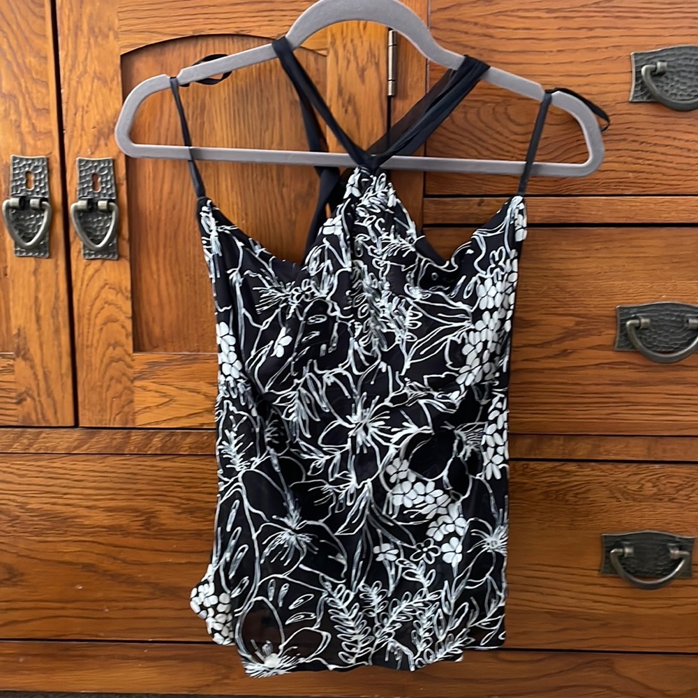 Tessuto medium vintage halter top, b&w pattern, black shell. Great condition.